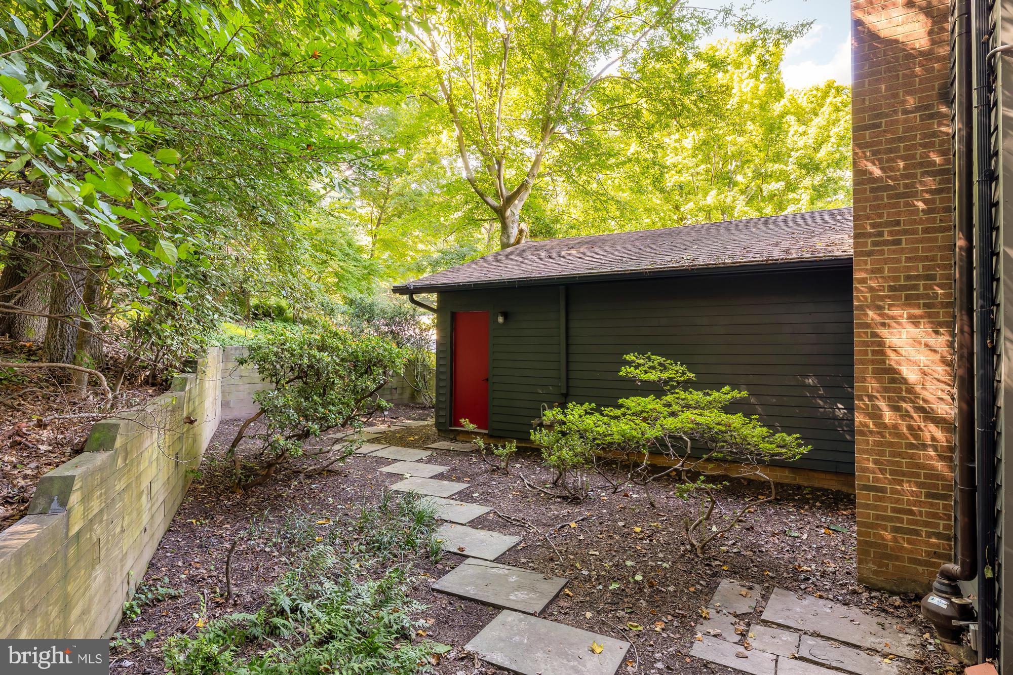 CONGRESSIONAL COUNTRY CLUB ESTATES - Residential