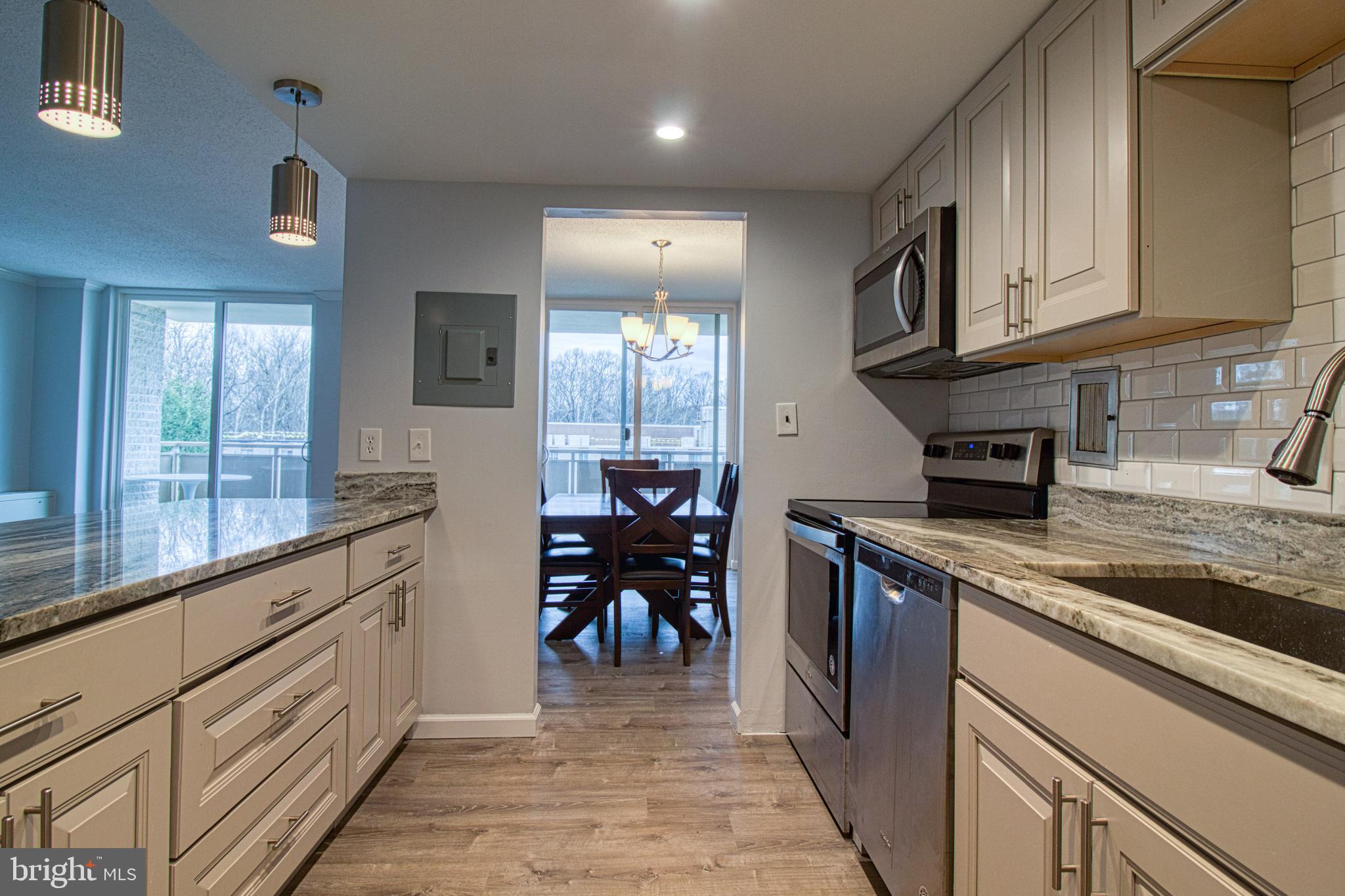 LAKESIDE TERRACE - Residential