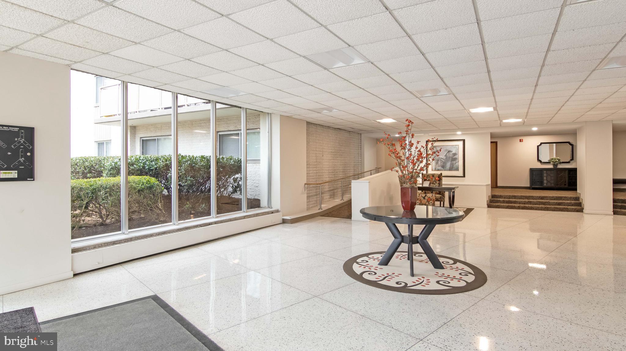 LAKESIDE TERRACE - Residential