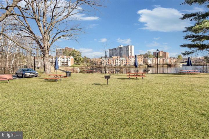 LAKESIDE TERRACE - Residential