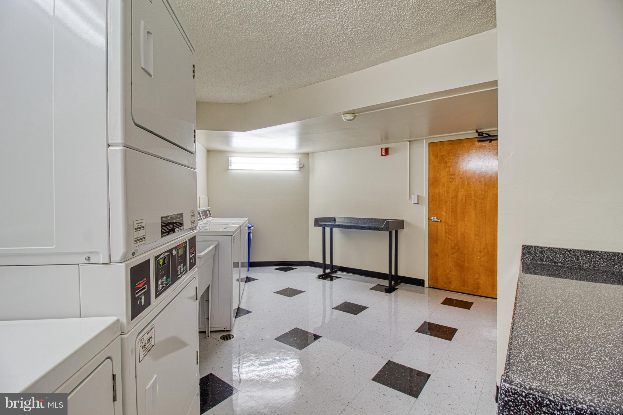 LAKESIDE TERRACE - Residential