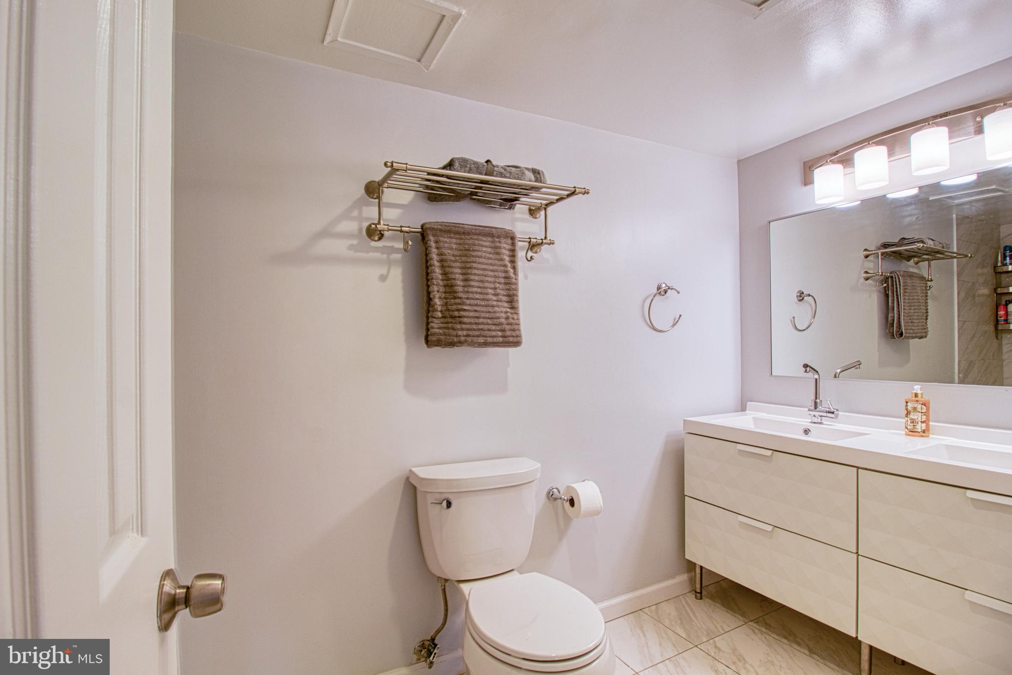 LAKESIDE TERRACE - Residential