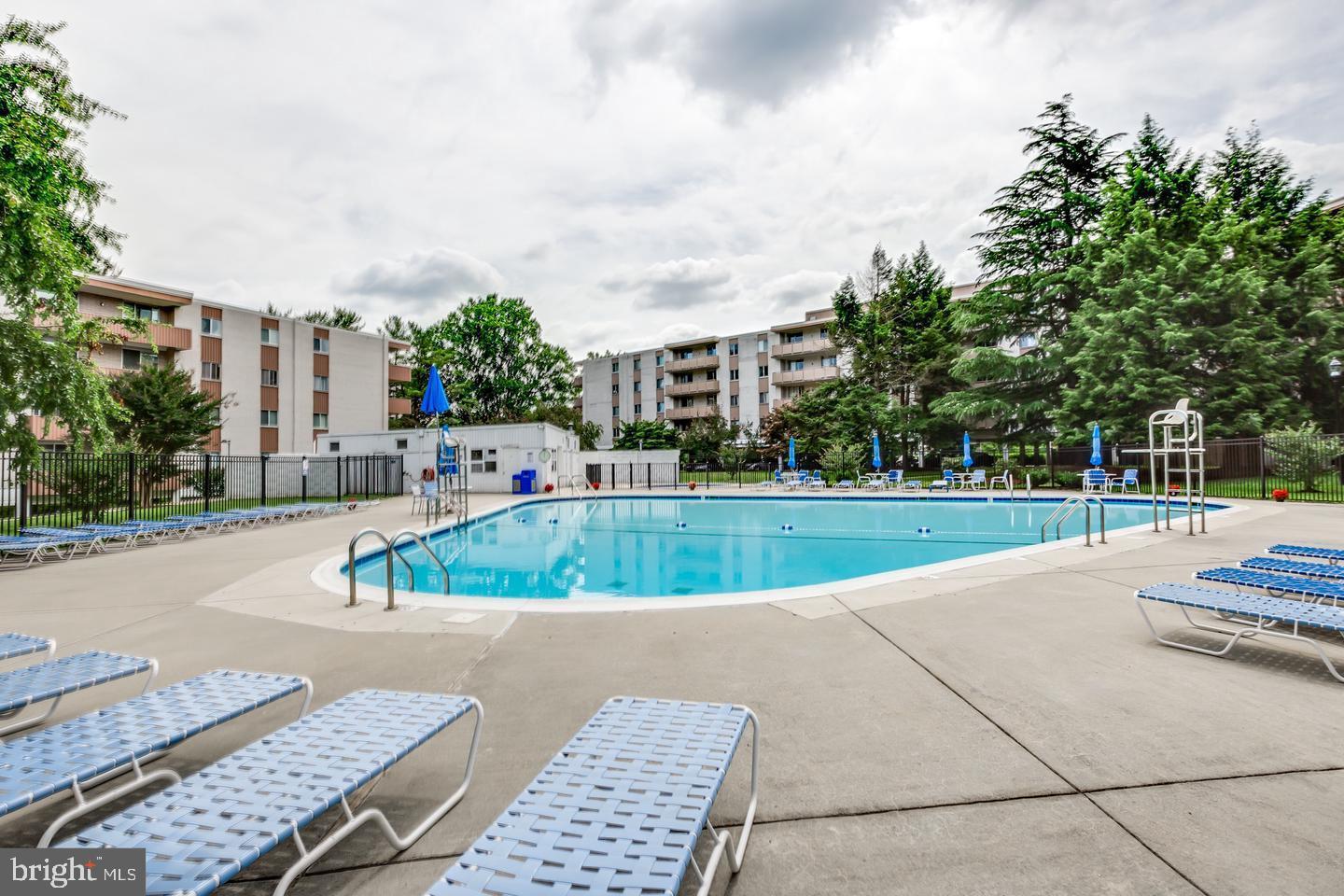 LAKESIDE TERRACE - Residential