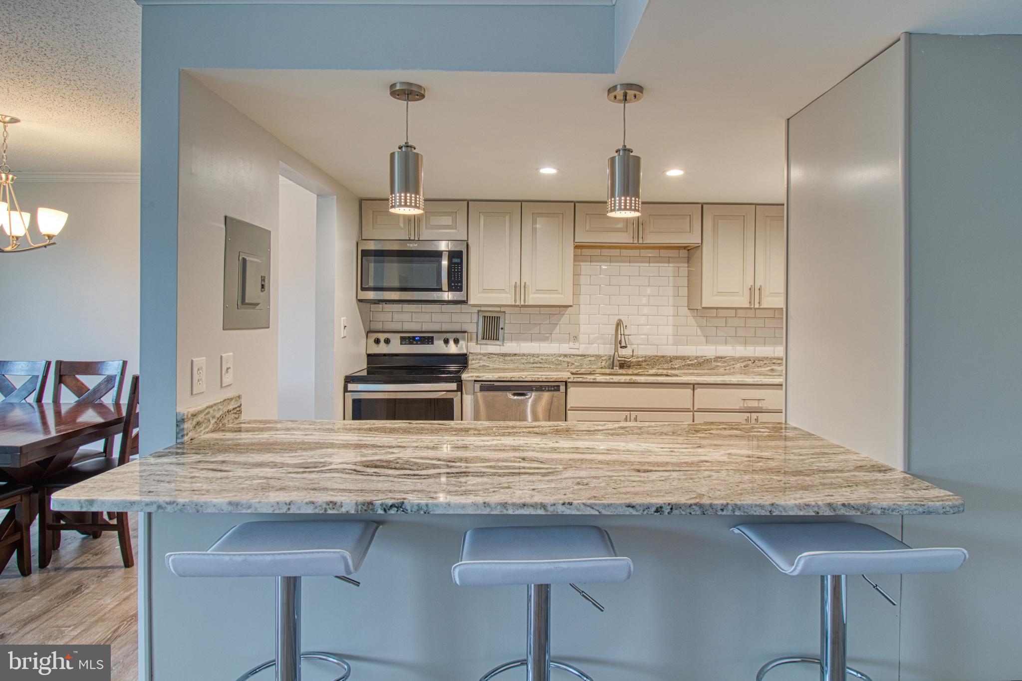 LAKESIDE TERRACE - Residential