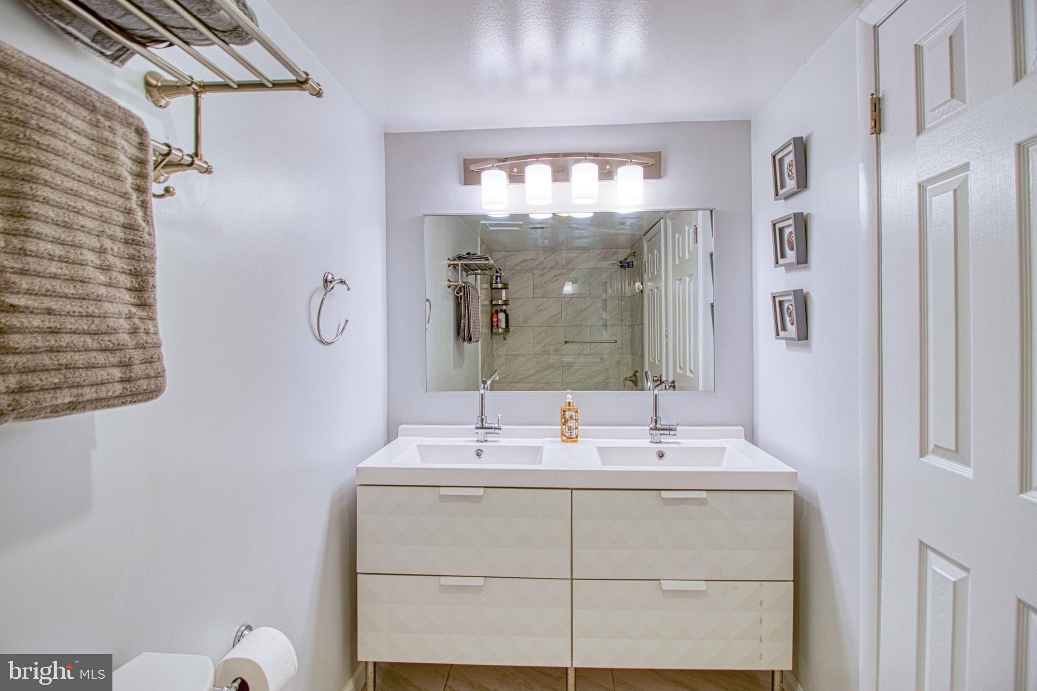 LAKESIDE TERRACE - Residential