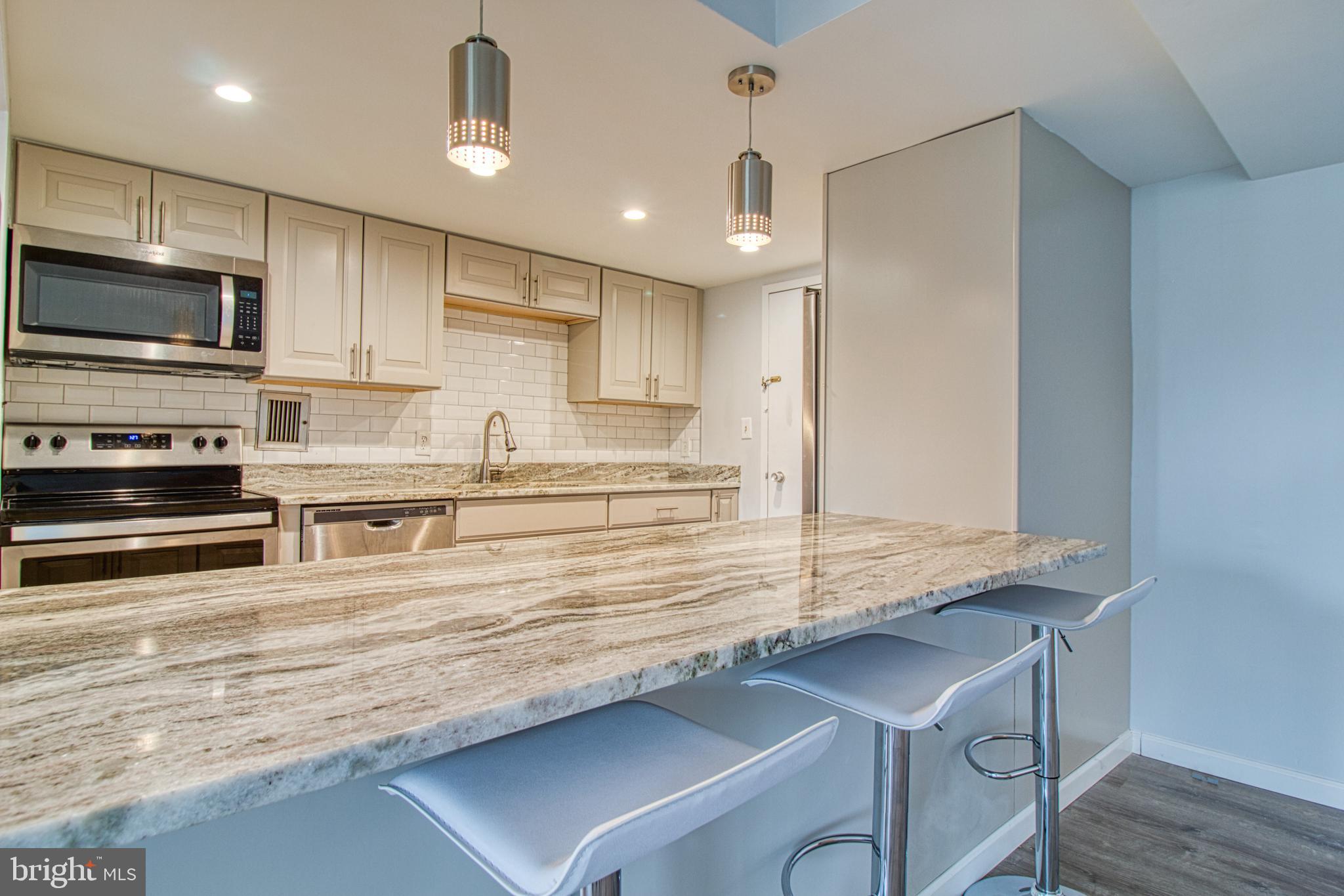 LAKESIDE TERRACE - Residential