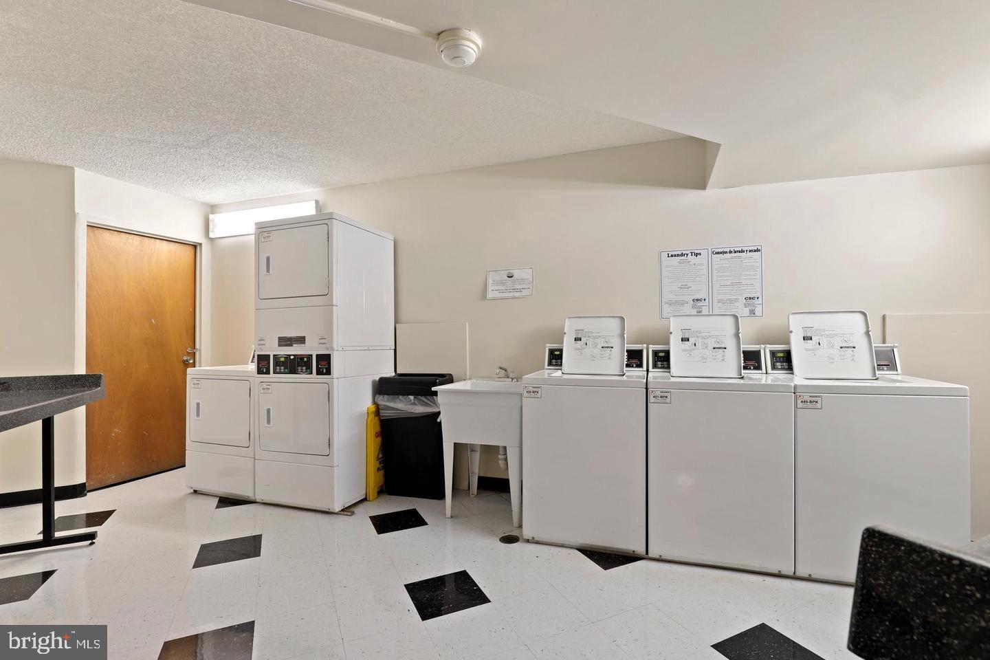 LAKESIDE TERRACE - Residential