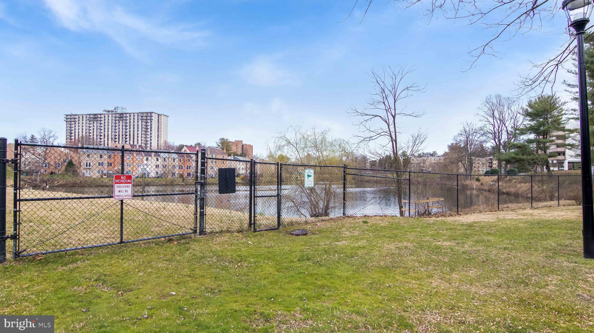 LAKESIDE TERRACE - Residential