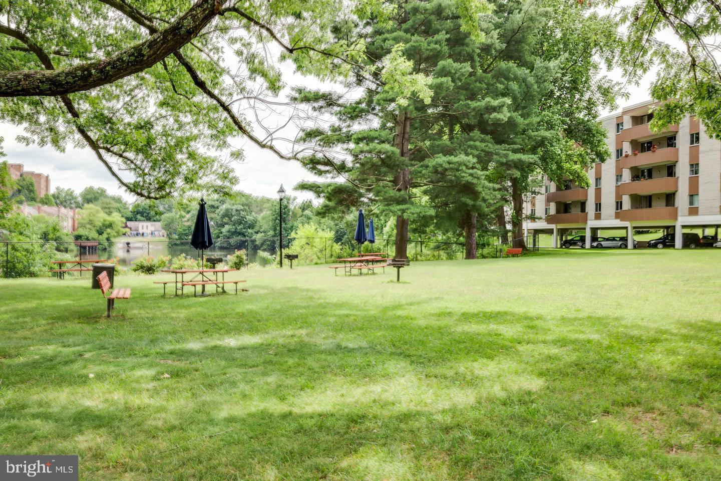 LAKESIDE TERRACE - Residential