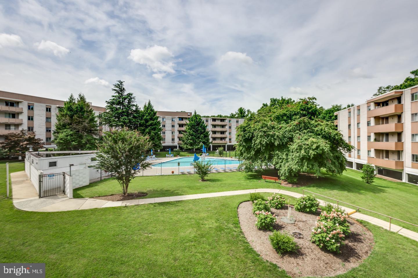 LAKESIDE TERRACE - Residential