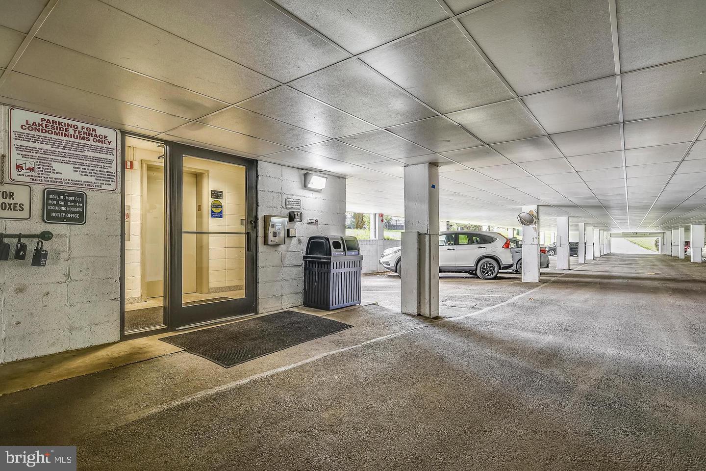 LAKESIDE TERRACE - Residential