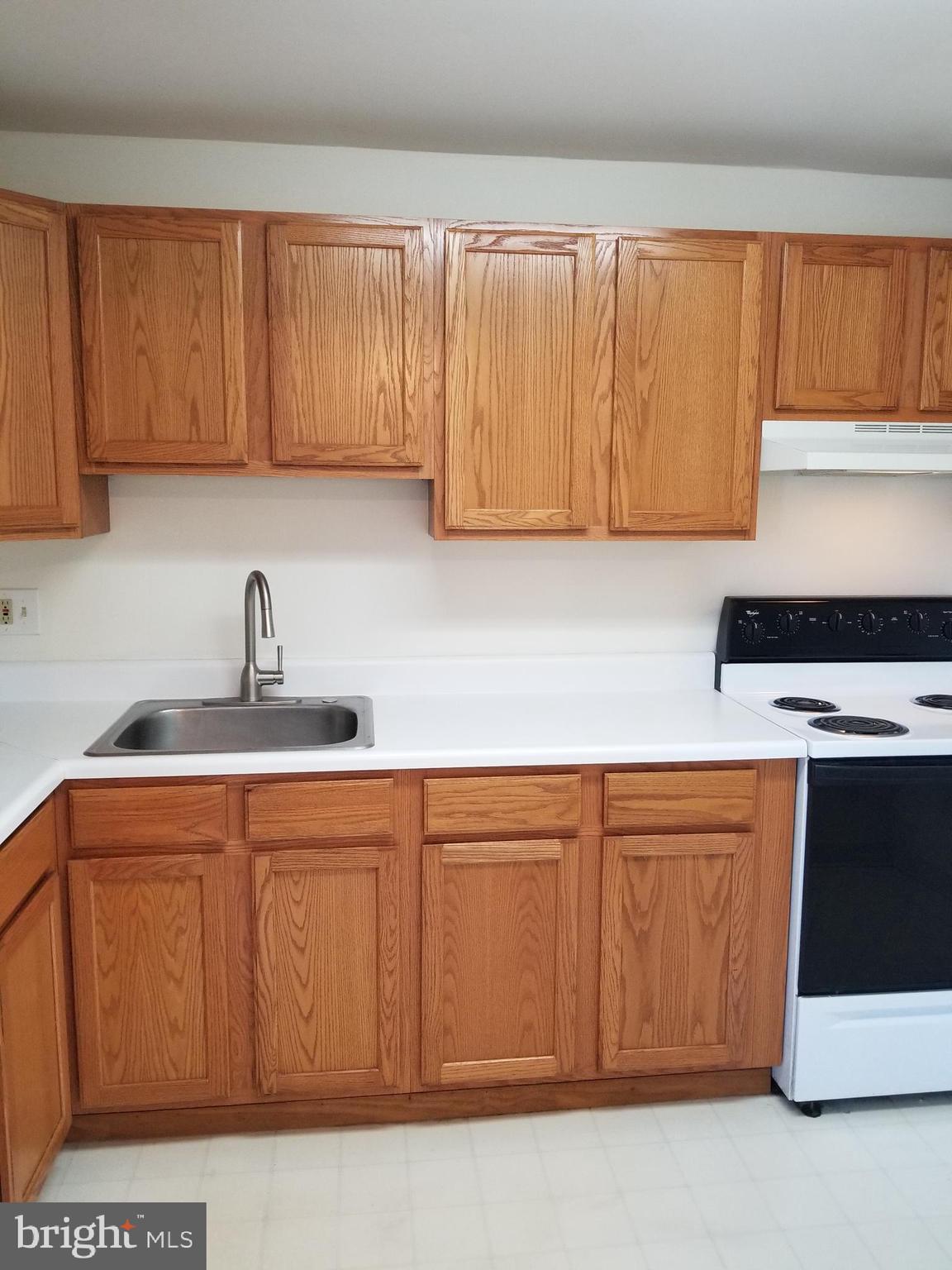 MOORES MILL MANOR - Residential