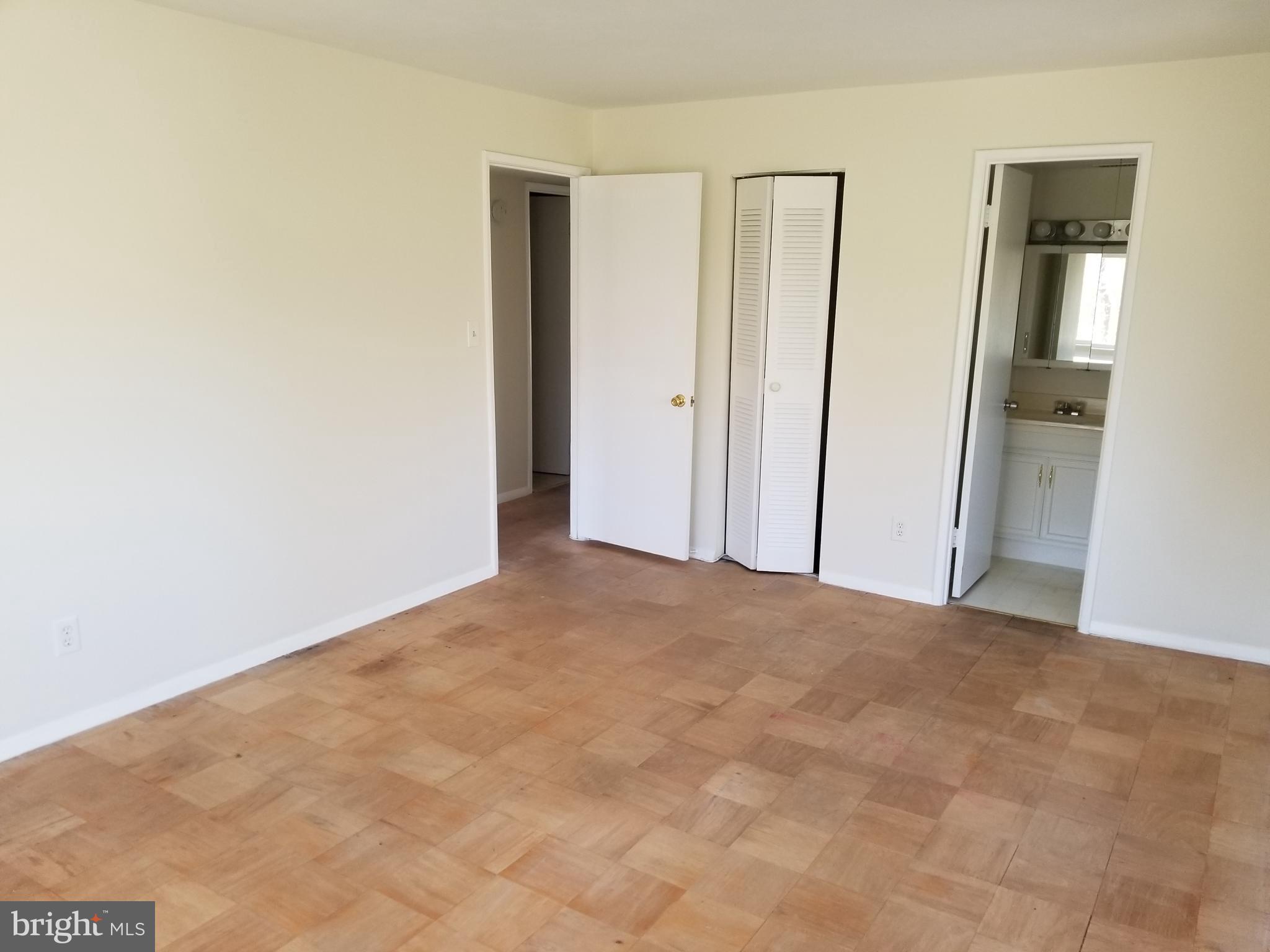 MOORES MILL MANOR - Residential