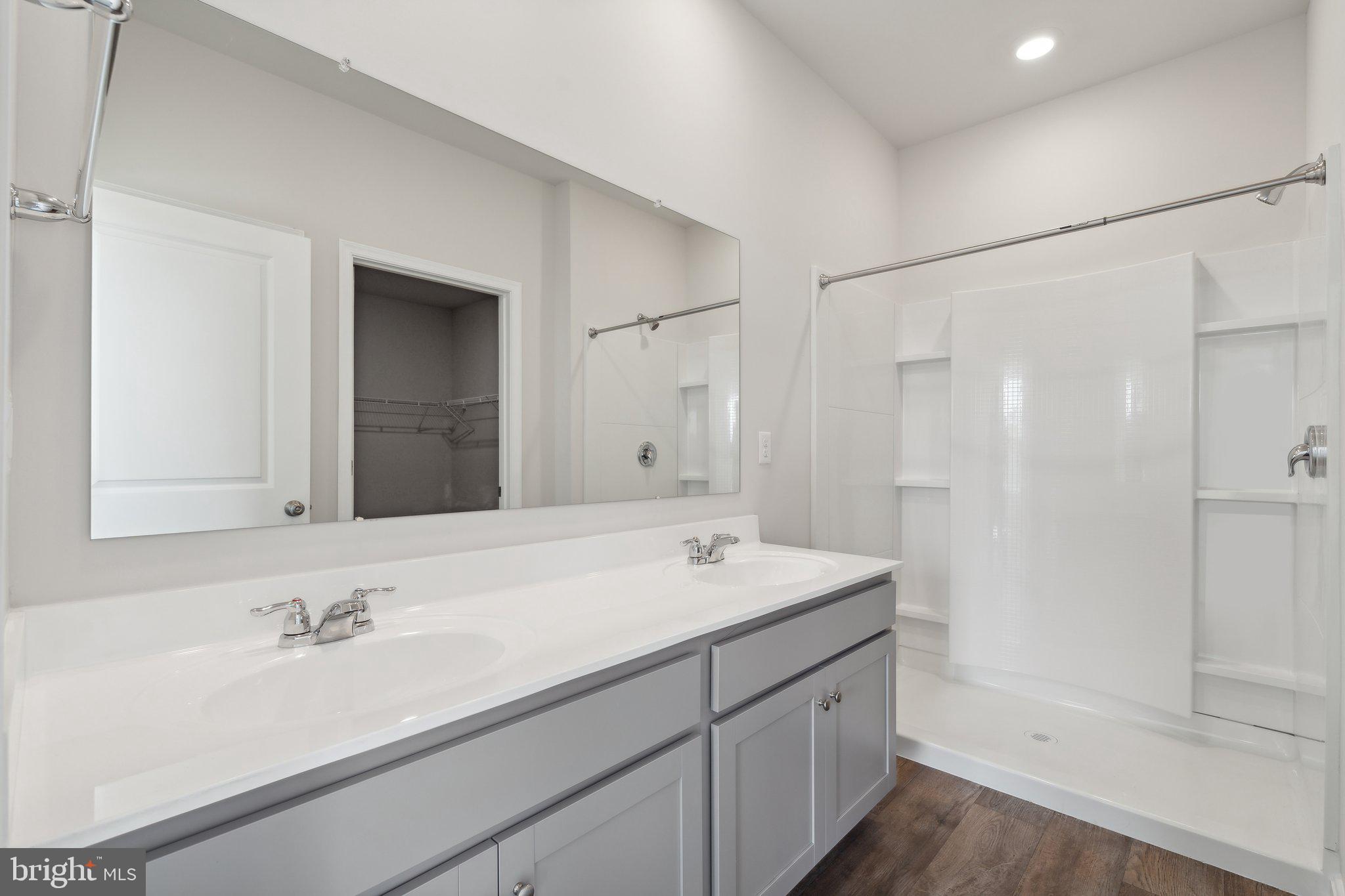 SPRING LAKES - Residential