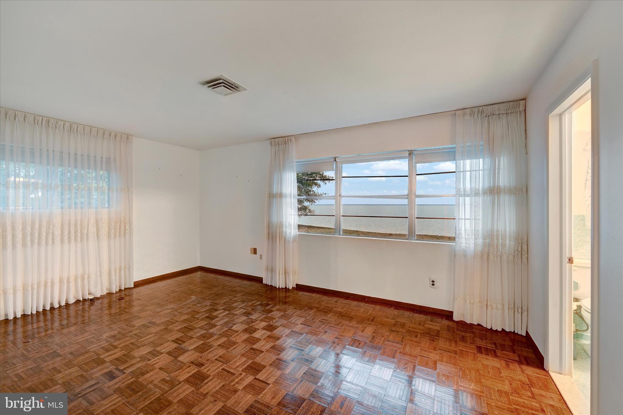 WINDMILL POINT - Residential