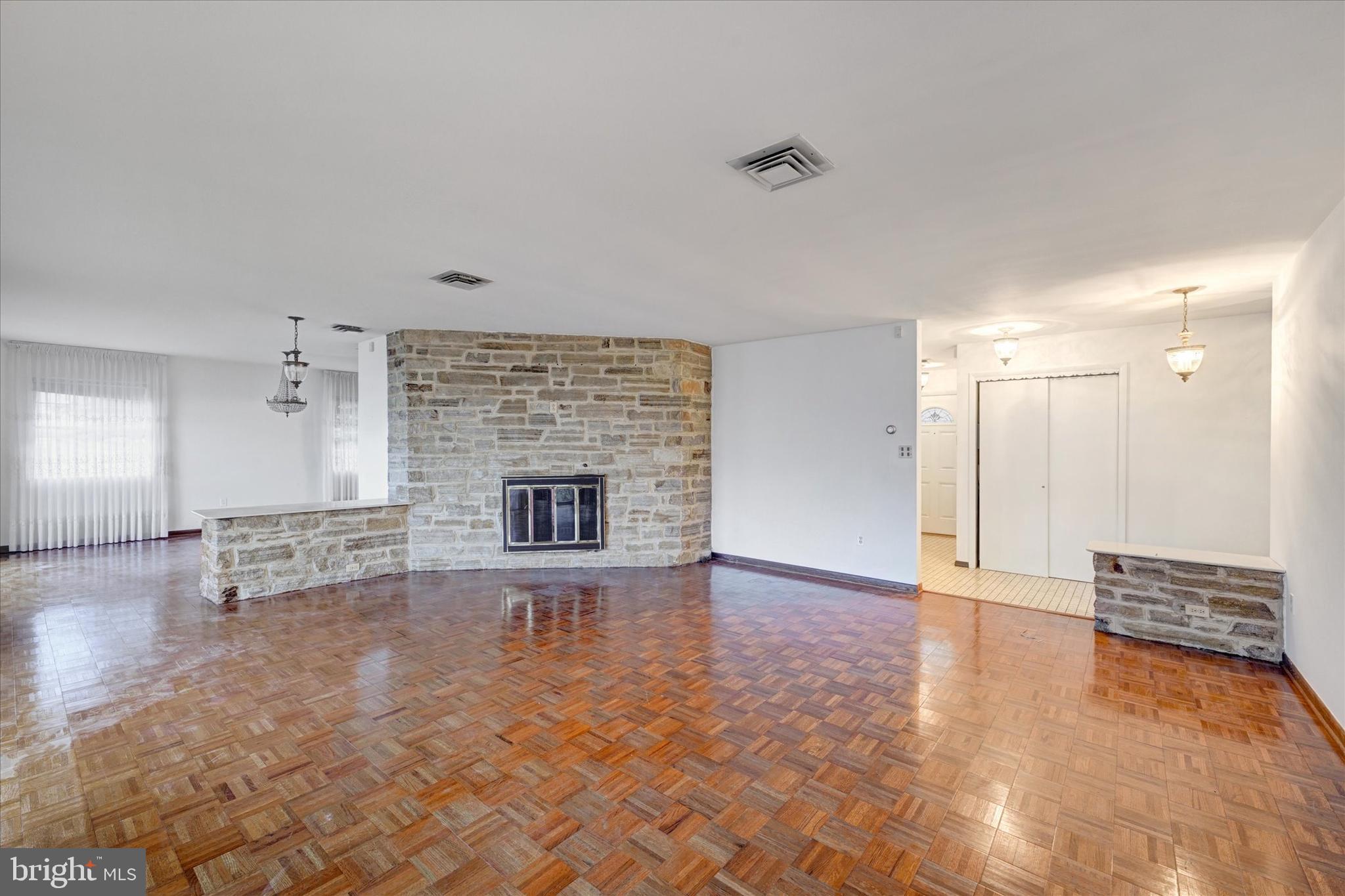 WINDMILL POINT - Residential