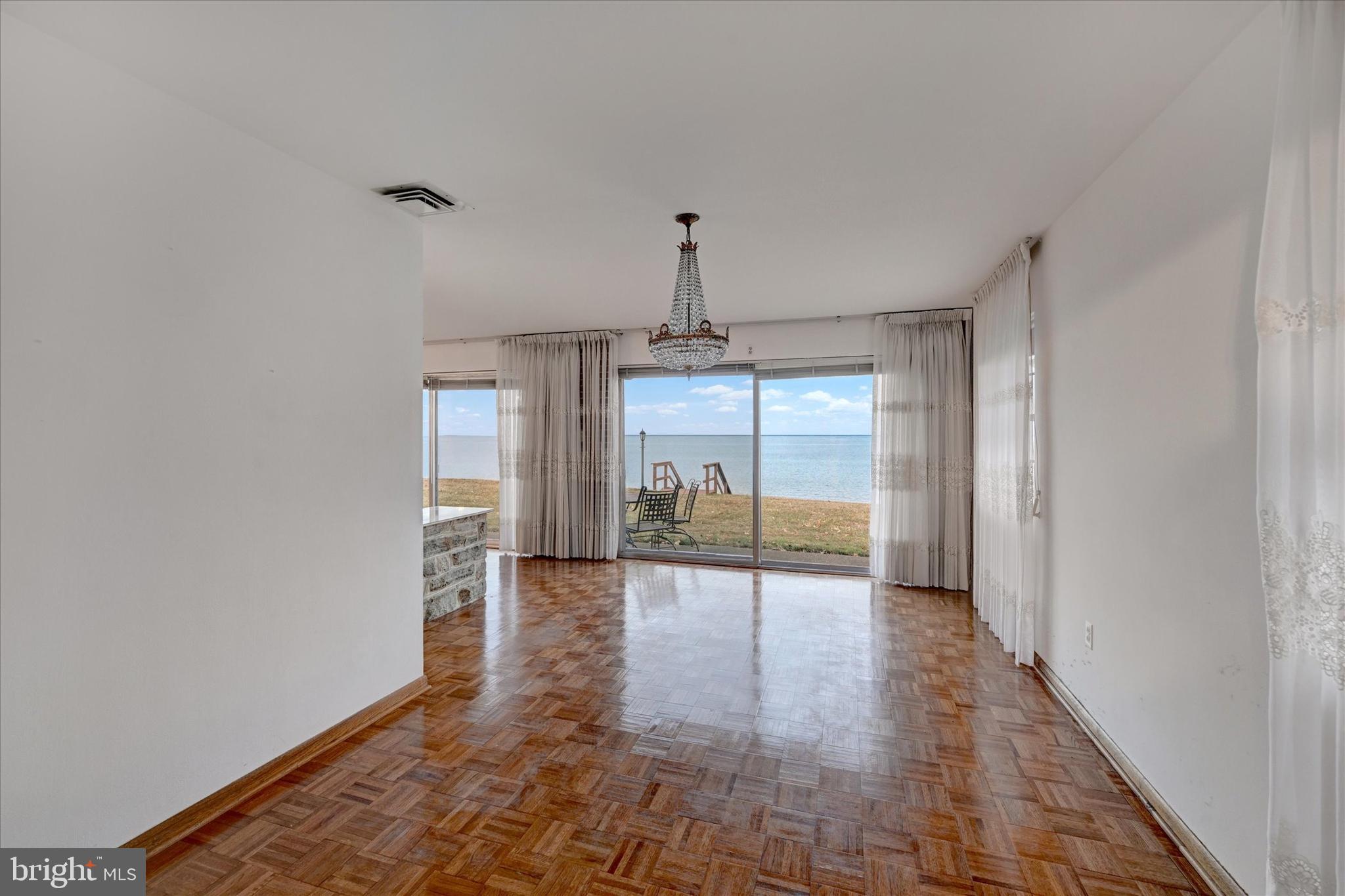 WINDMILL POINT - Residential