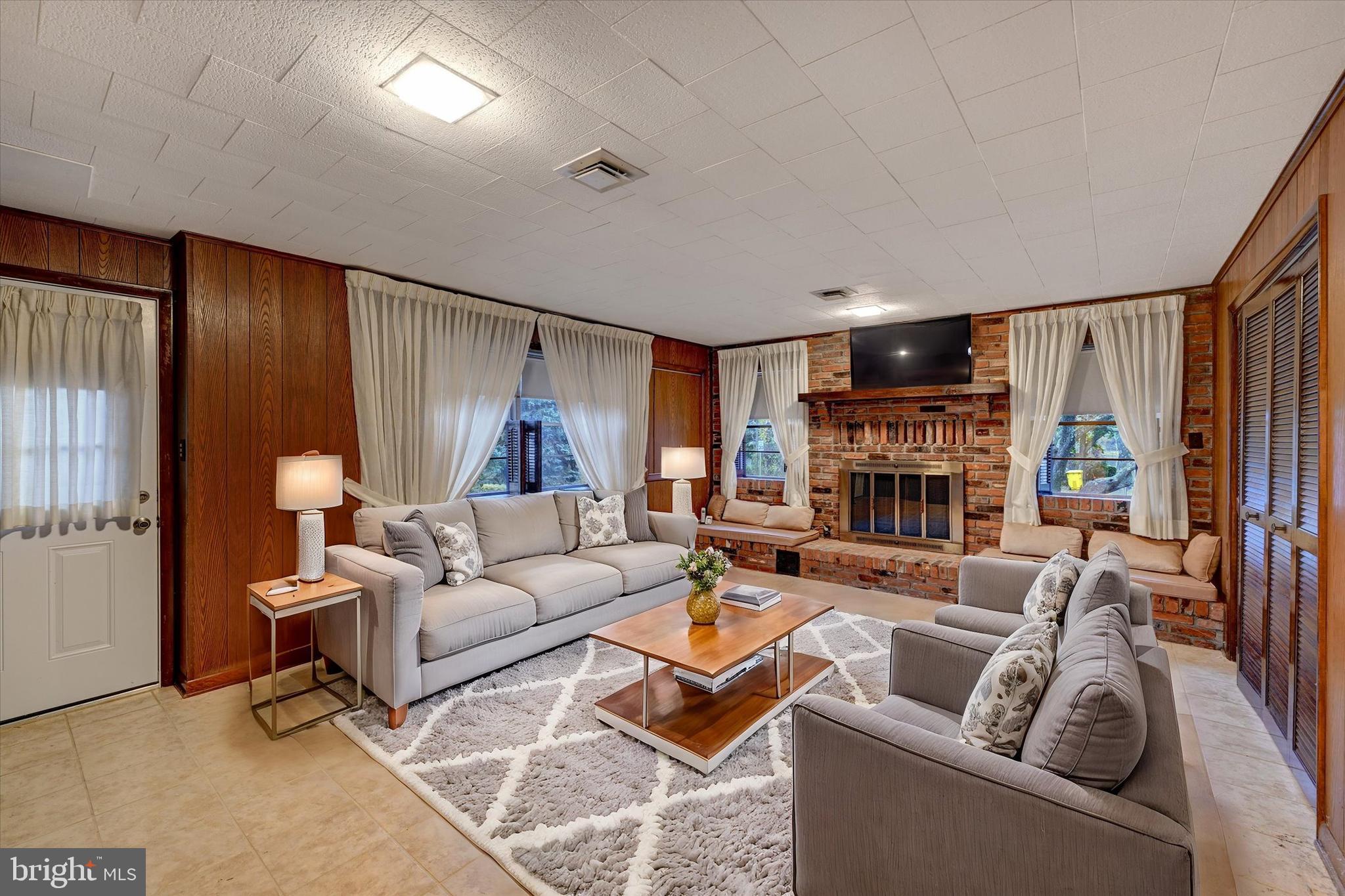 WINDMILL POINT - Residential