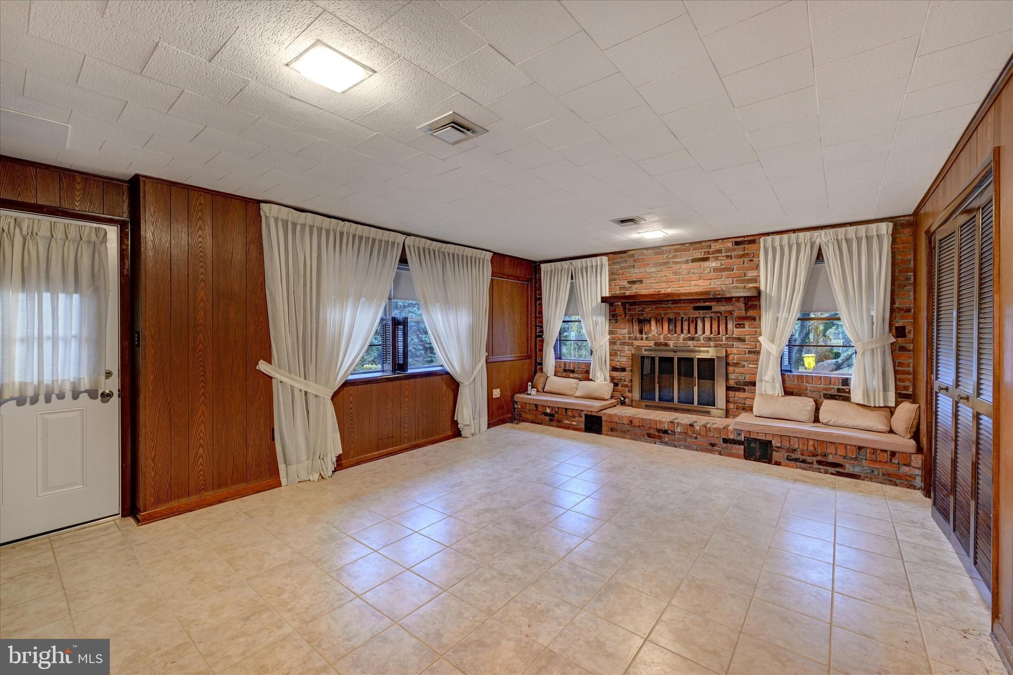 WINDMILL POINT - Residential