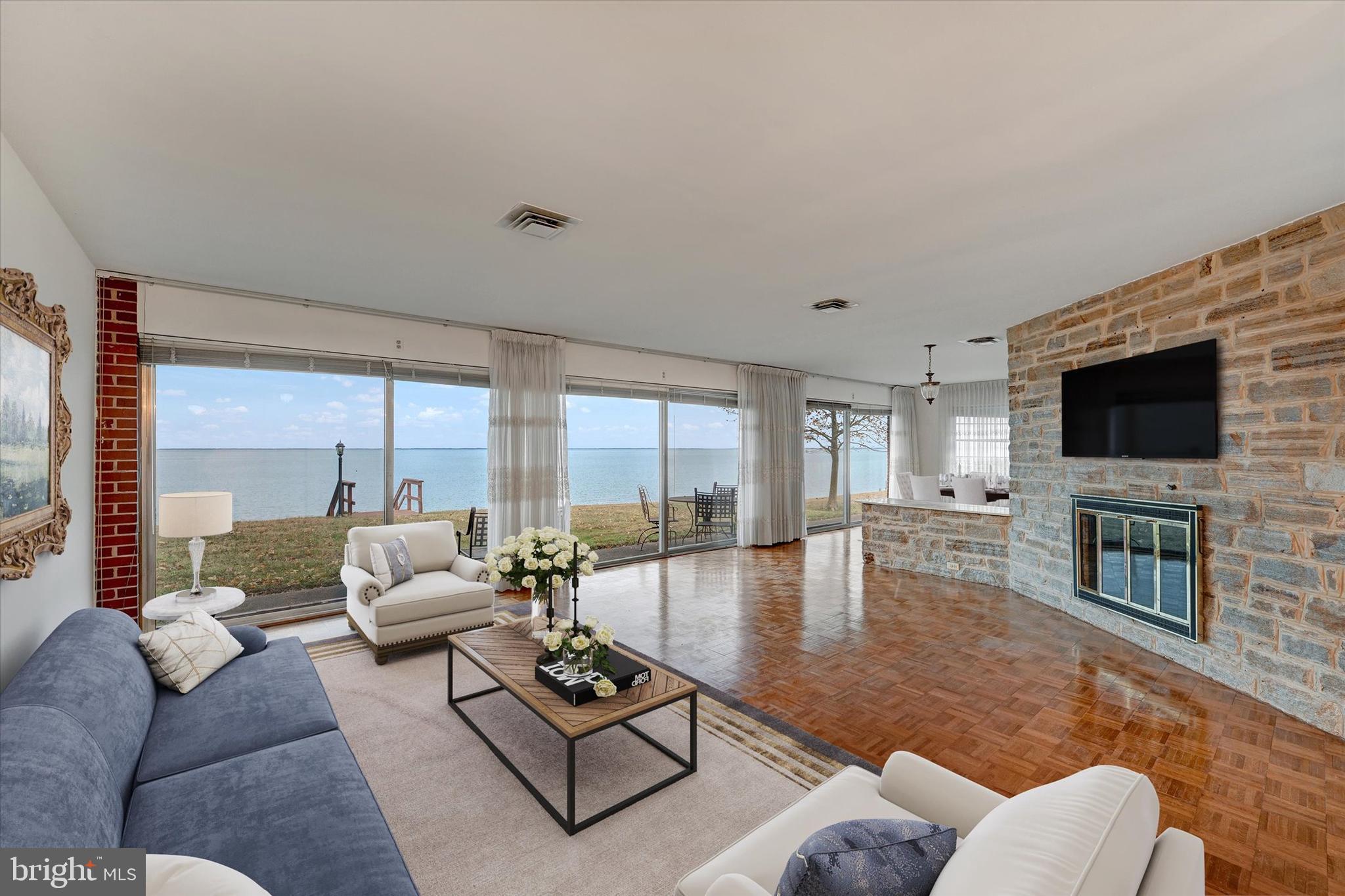 WINDMILL POINT - Residential