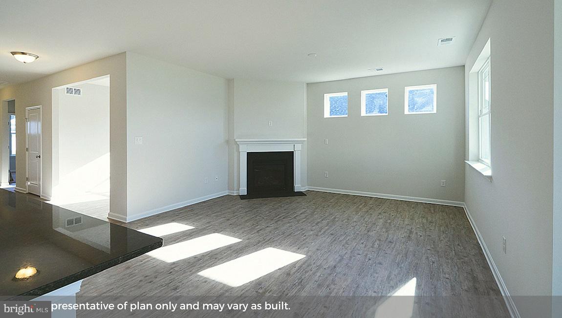 HUNTER'S CREST - Residential