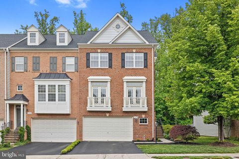 Photo of 12654 Heron Ridge Drive, FAIRFAX, VA 22030 (MLS # VAFX2310362)