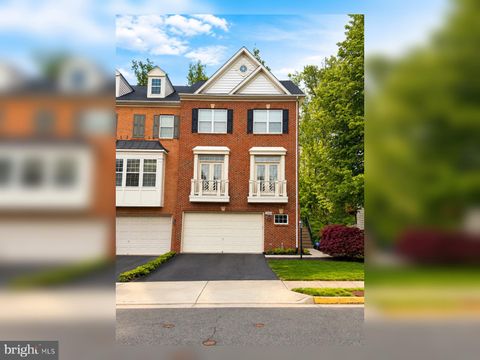 Photo of 12654 Heron Ridge Drive, FAIRFAX, VA 22030 (MLS # VAFX2310362)