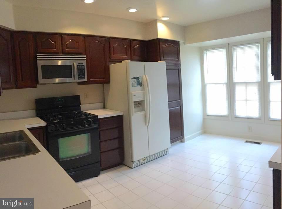 COURTHOUSE STATION - Residential Lease