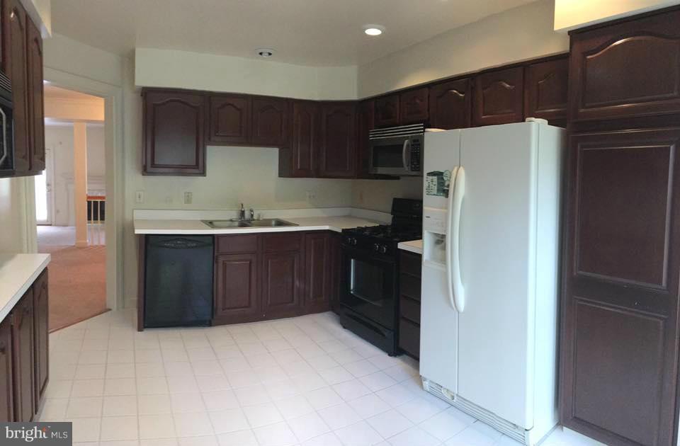 COURTHOUSE STATION - Residential Lease