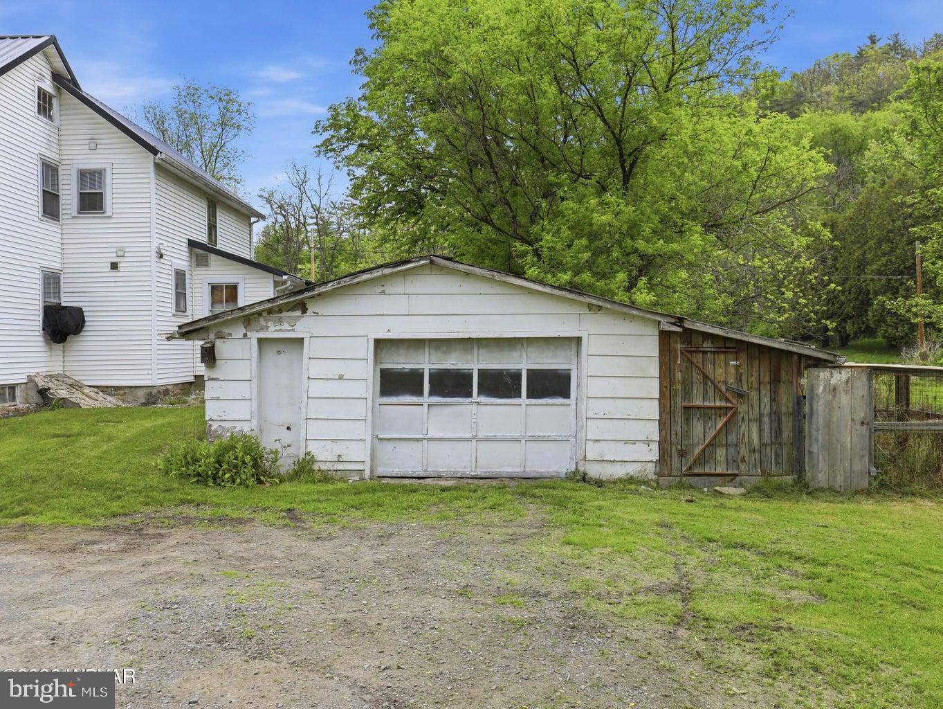 848 HUNTER RUN ROAD