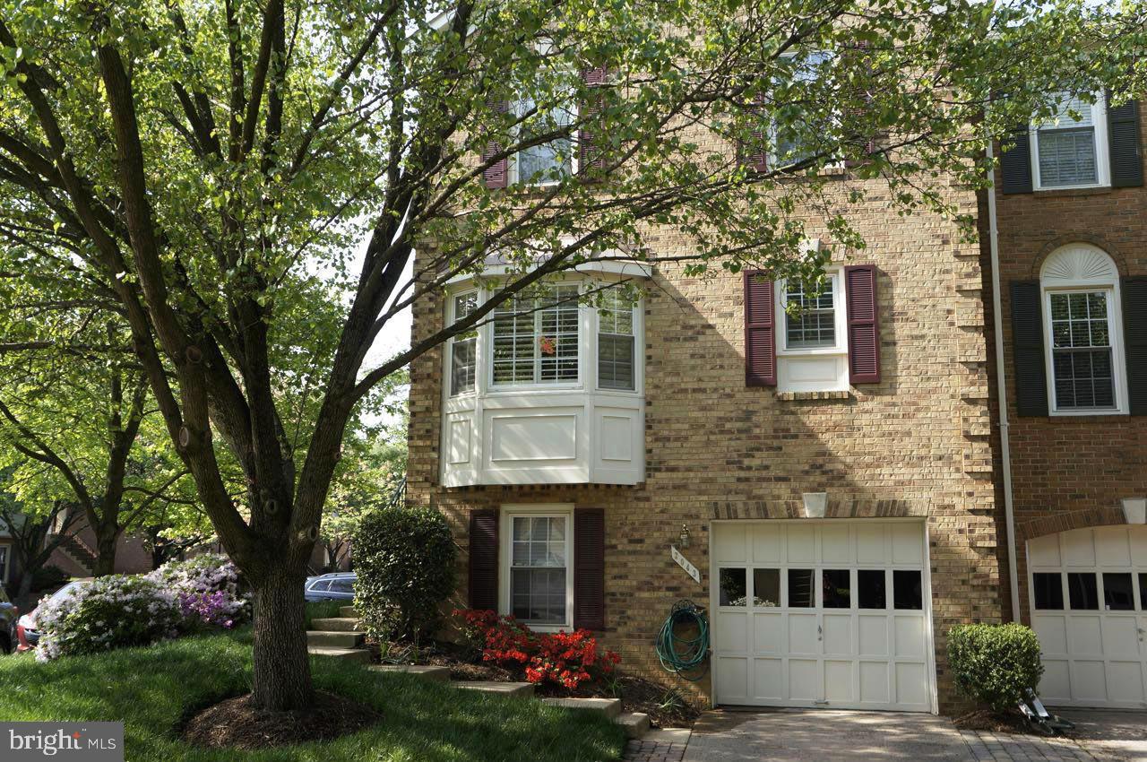 2043 PIERIS COURT
