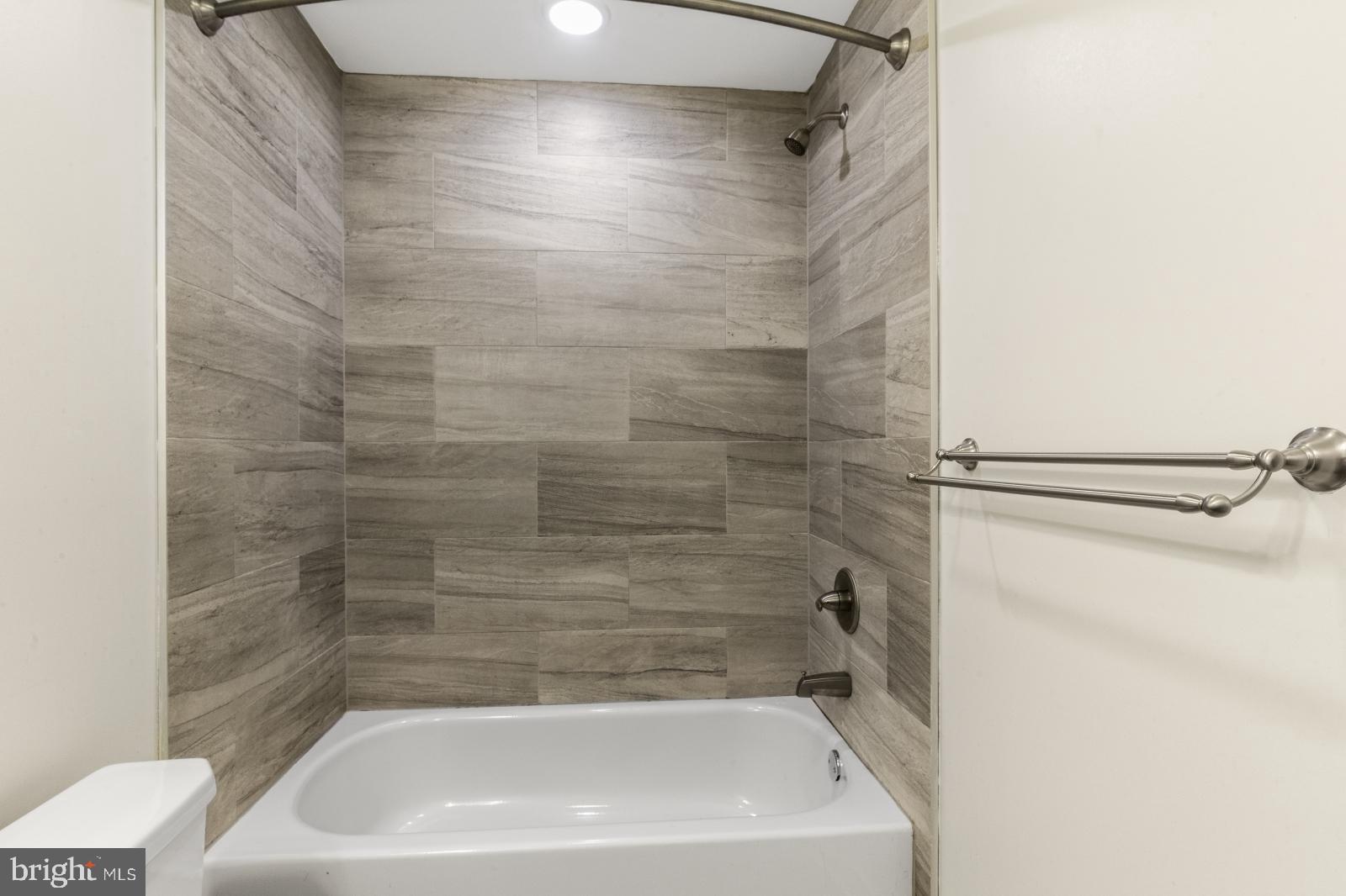 EAST KENSINGTON - Residential Lease