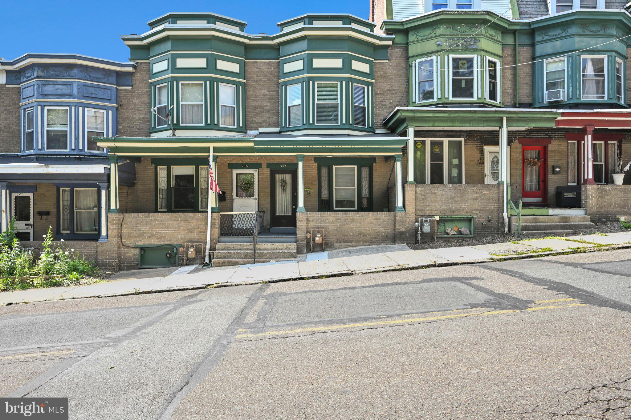 717 N CENTRE STREET