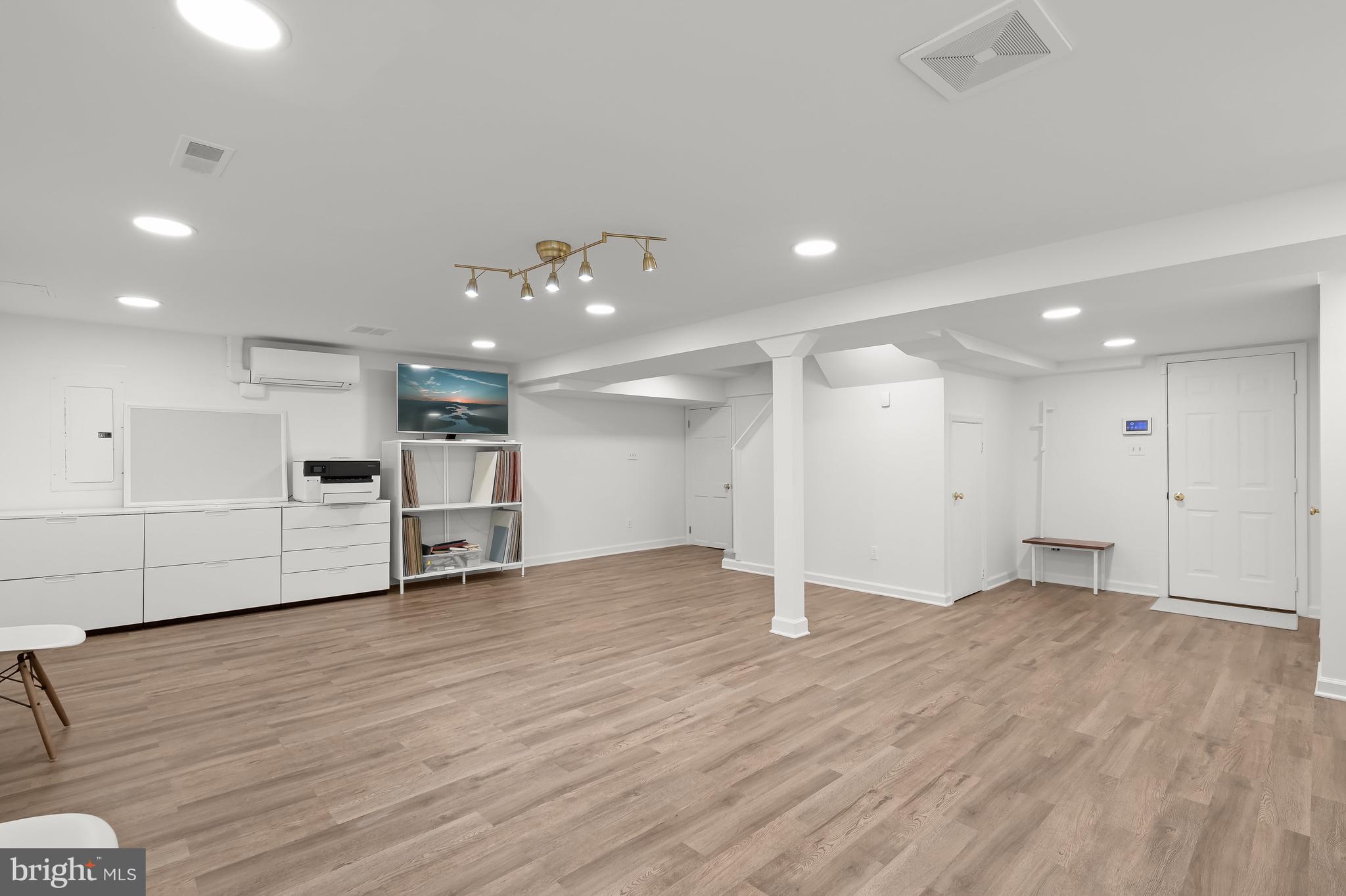 WESTMORELAND HILLS - Residential