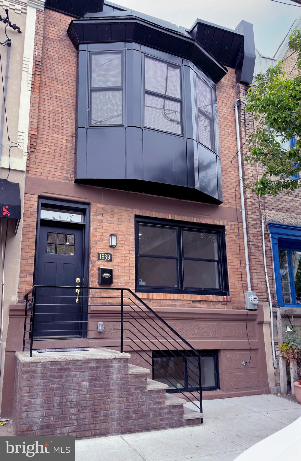 Spectacular, Amazing spacious new custom home. This fully renovated single-family rowhome situated in the highly sought-after Newbold neighborhood of South Philly is a must-see! It features three bedrooms with a possibility of a fourth, and three full bathrooms. The property has been completely redone from top to bottom and comes with a 10-year partial tax abatement. As you enter, you are greeted with an open-concept floor plan with stunning blonde floors, black windows with extra-large window seals, black iron railings, high hats throughout, and all rooms wired for TVs. You will also find a Ring doorbell and the most beautiful kitchen, which features stunning blue cabinets with gold hardware and Samsung appliances, including a gold sink. There is an island and a cozy backyard space that is perfect for entertaining guests. On the second floor, three spacious bedrooms and two full bathrooms, including a primary bedroom with bay-style windows that allow plenty of natural lighting and an en-suite bathroom with a glass-enclosed stall shower with pebble stone flooring and gold detailing. The basement includes a living room that can also serve as a home office or a private gym, a full bathroom, a laundry area, and a back room that is perfect as a fourth bedroom or provides additional storage. Living at 1639 Jackson St, you are just a short walk to the Broad Street Line, restaurants, and shops in Passyunk Square, all local highways, and the airport. Schedule your showing today!
** This property does not come furnished. ** 2300 SQ FT OF LIVING SPACE