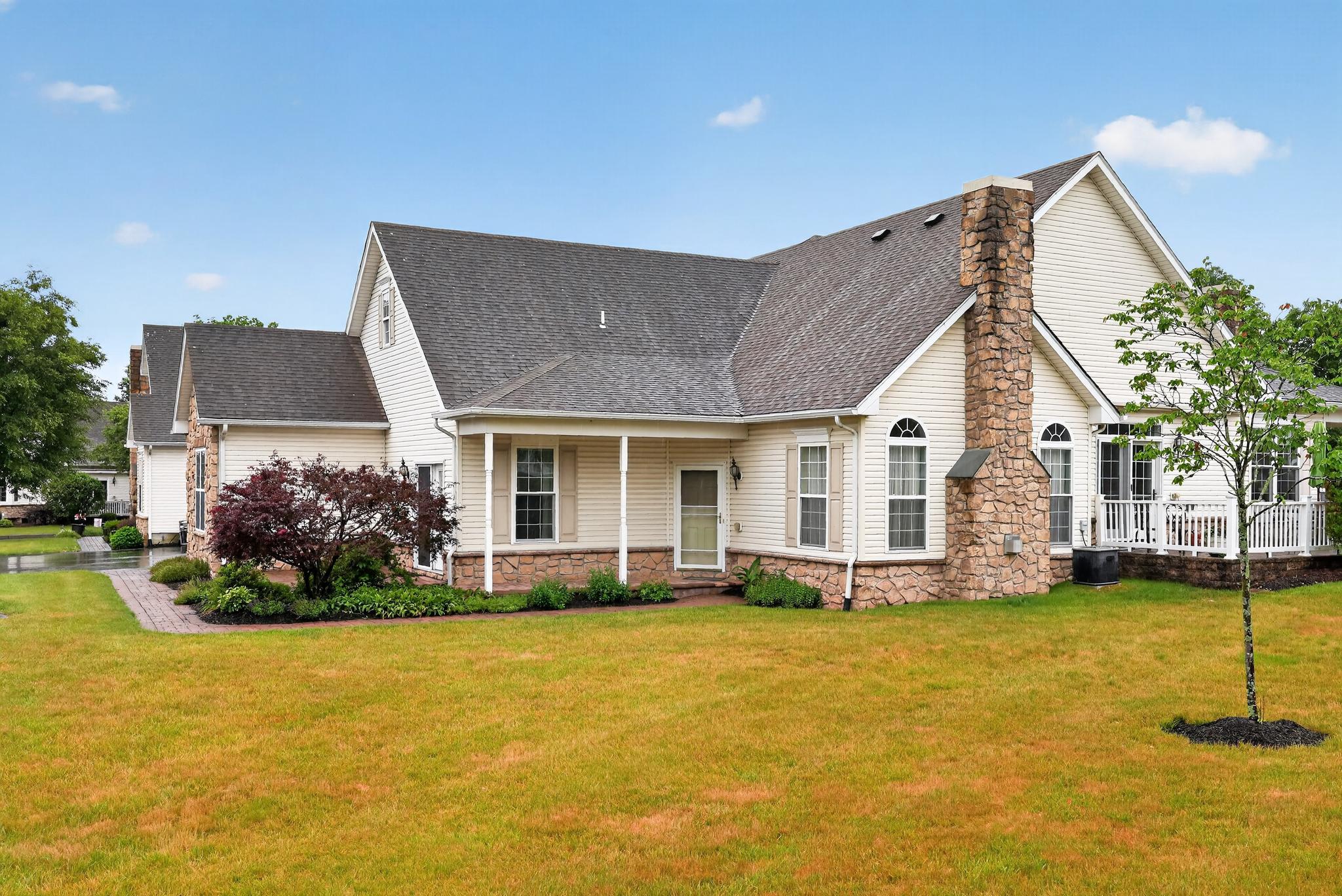 1108 BURGUNDY CIRCLE