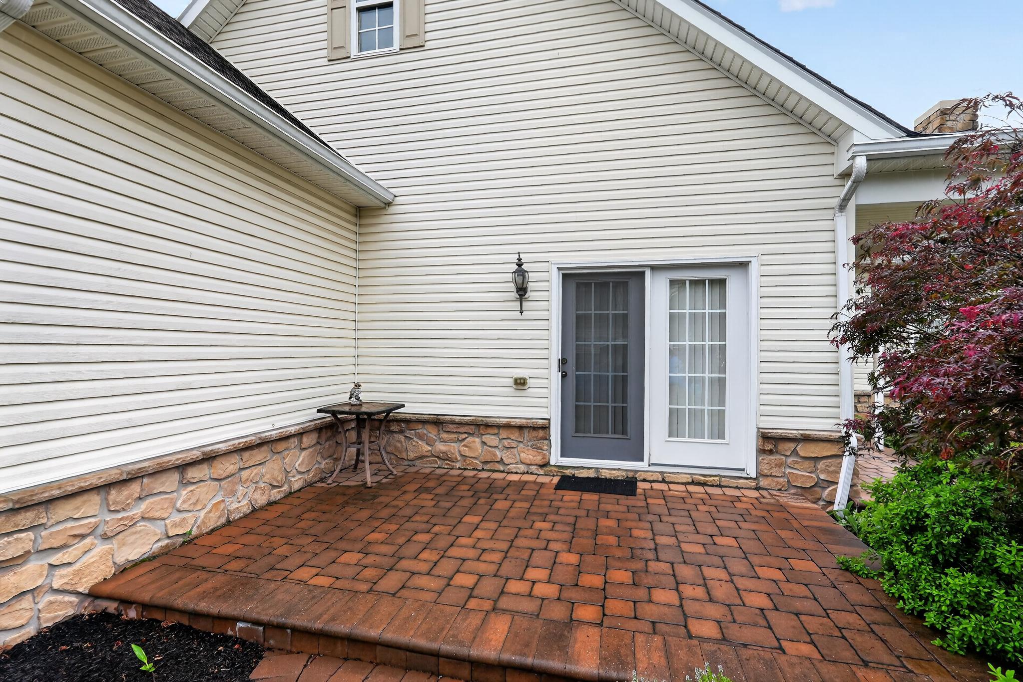 1108 BURGUNDY CIRCLE
