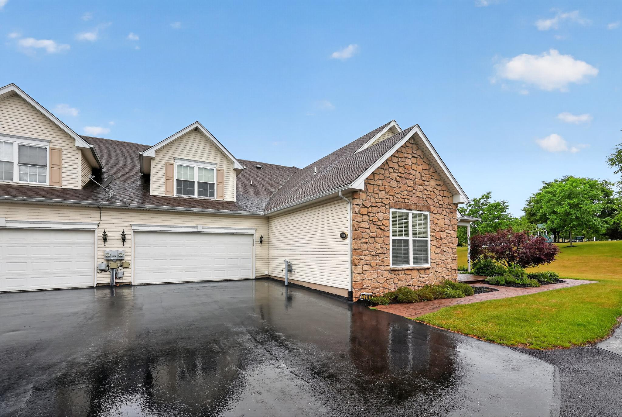 1108 BURGUNDY CIRCLE
