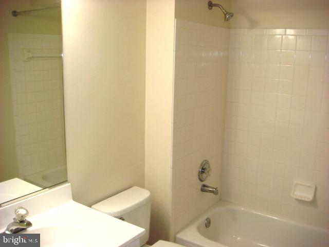 HIGHLAND AT GUNSTON CORNER - Residential Lease