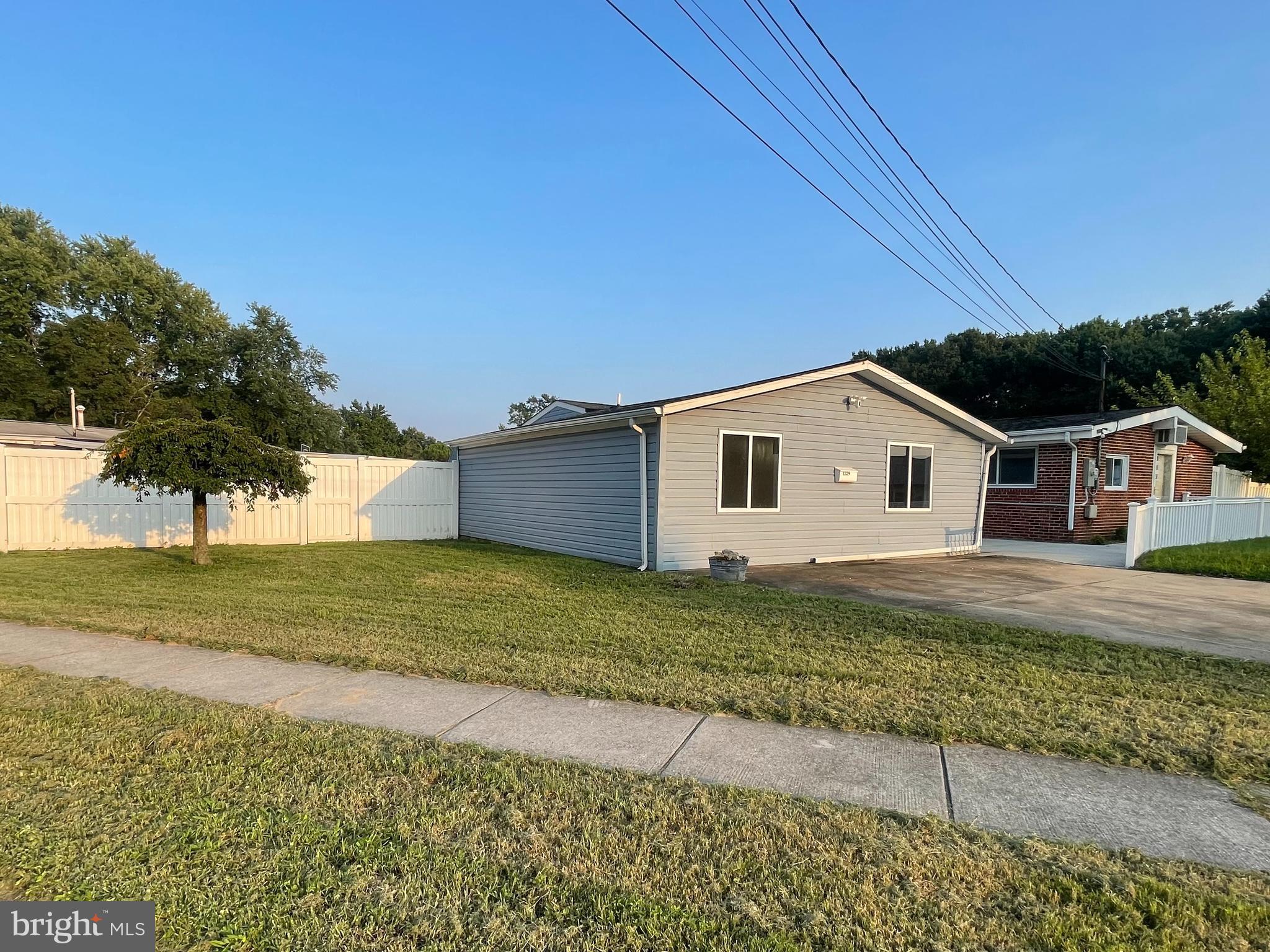 1229 CRAWFORD DRIVE