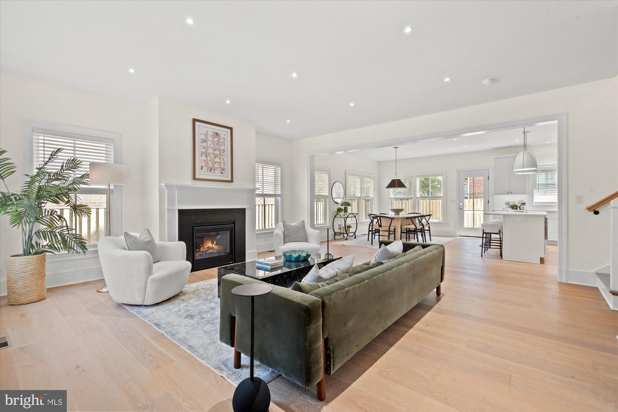 26 W CHAPMAN STREET
