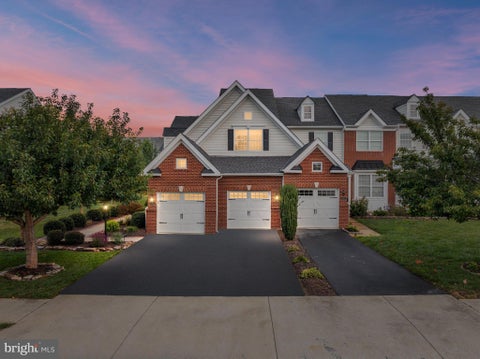 Photo of 15438 Painters Cove Way, HAYMARKET, VA 20169 (MLS # VAPW2130436)