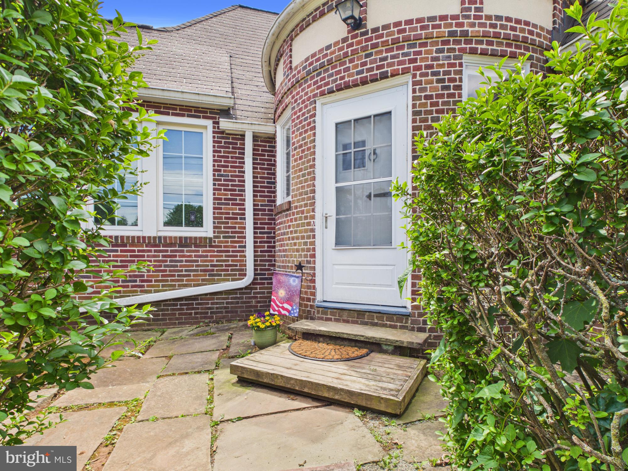 2266 SUNSET LANE