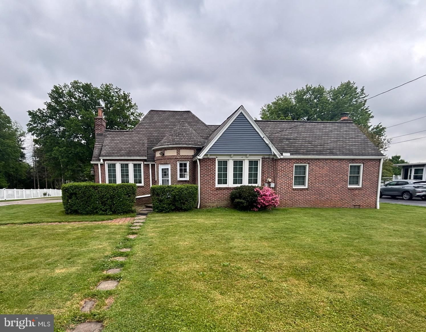 2266 SUNSET LANE