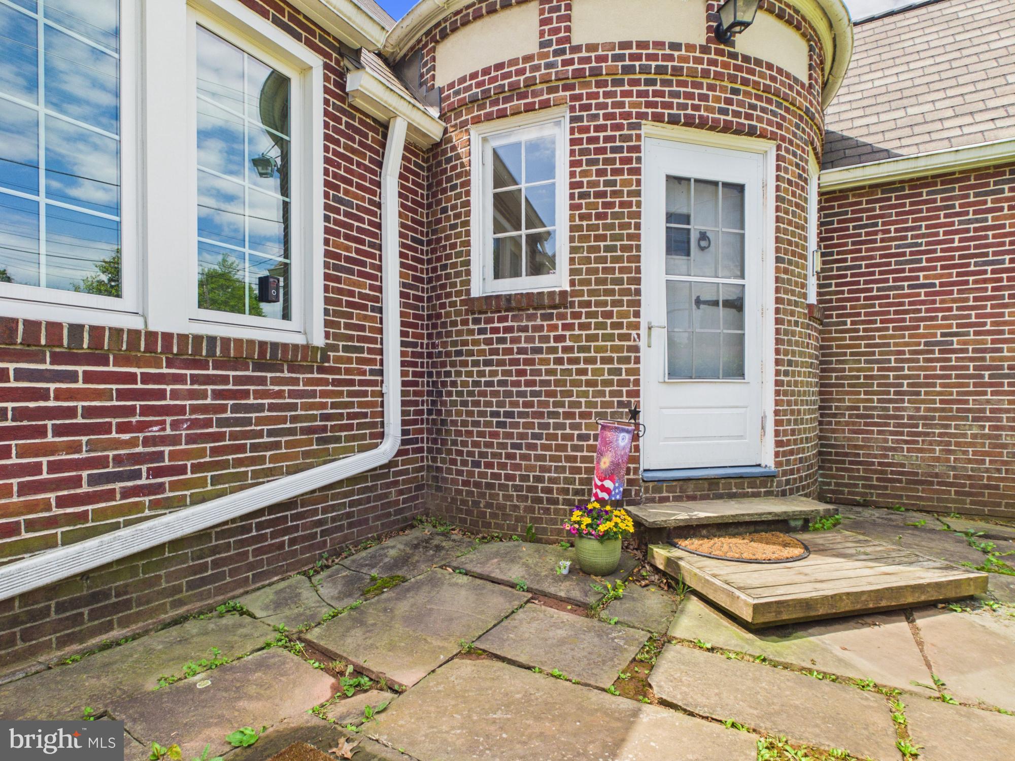 2266 SUNSET LANE