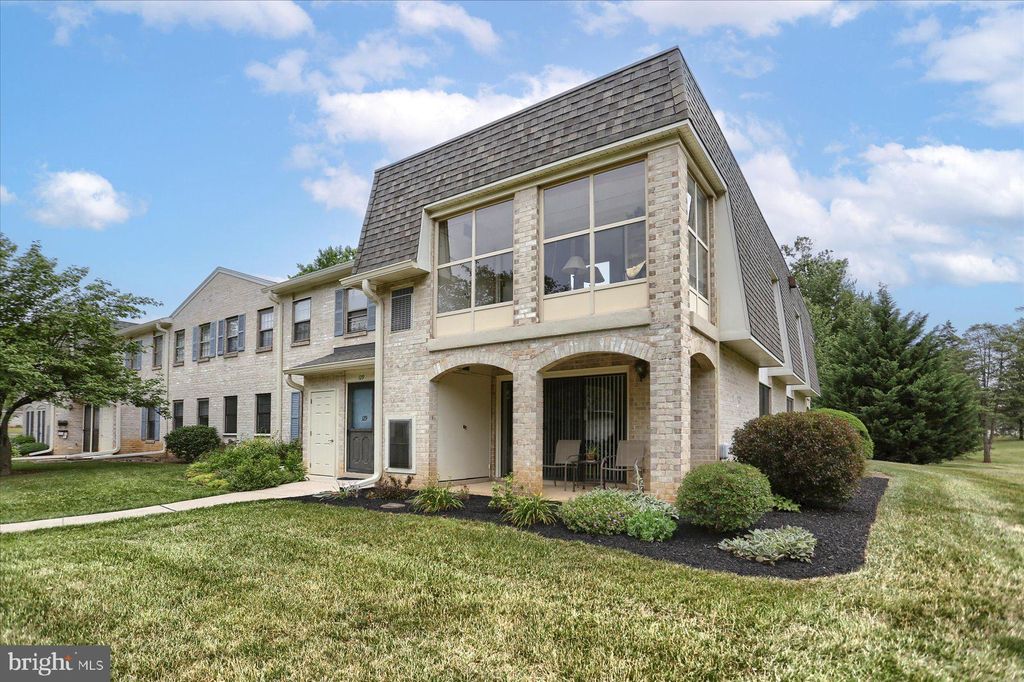 Photo of 128 VALLEYBROOK DR, LANCASTER, PA 17601 (MLS # PALA2036728)