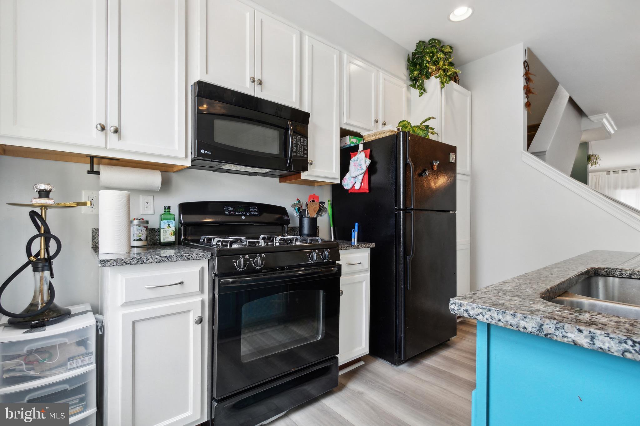 RIVER OAKS - Residential