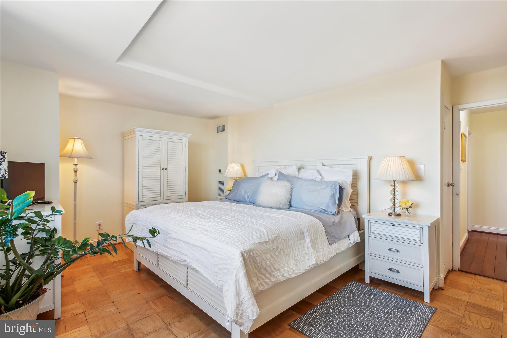 MARINA TOWERS - Residential