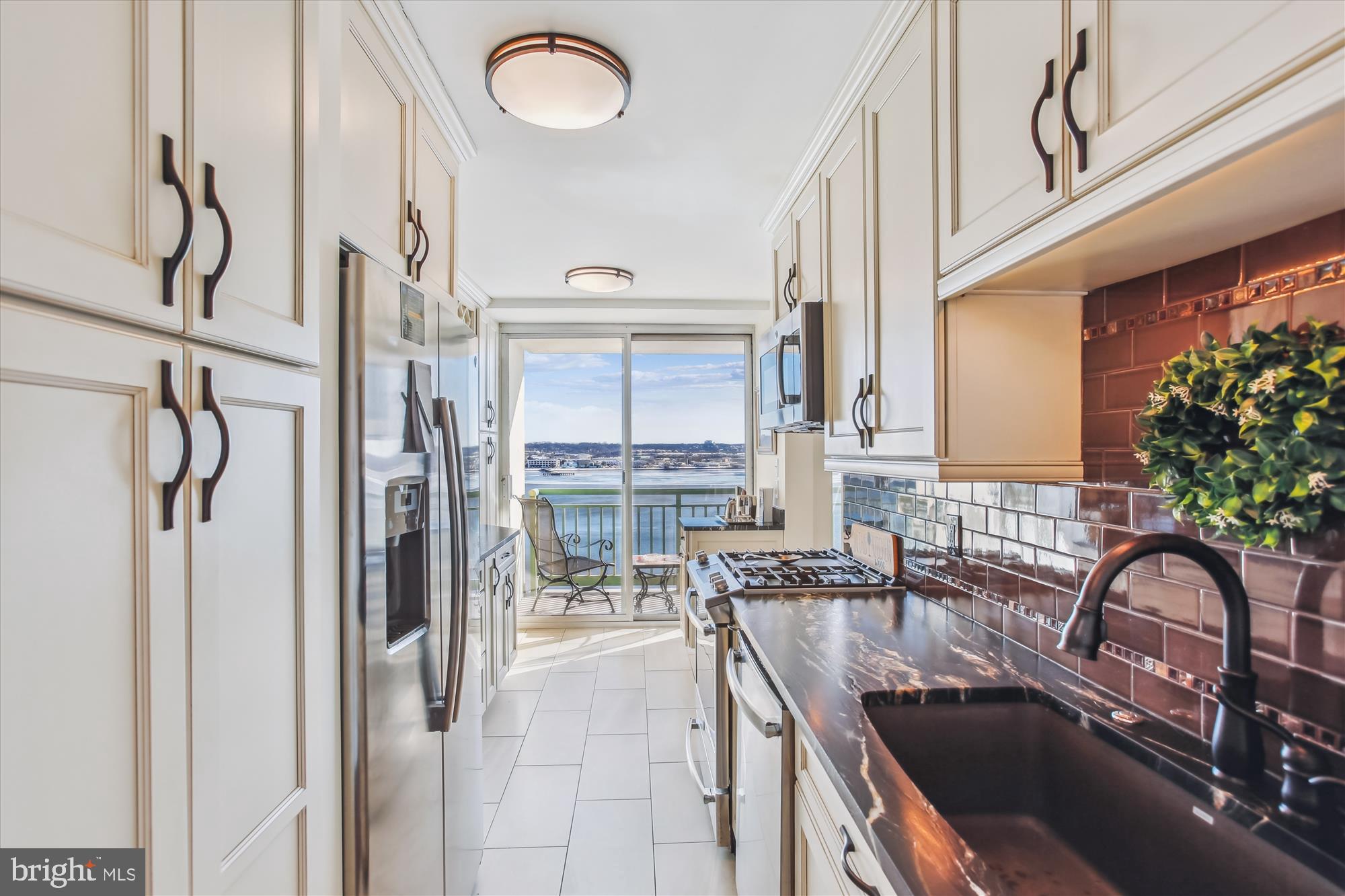 MARINA TOWERS - Residential