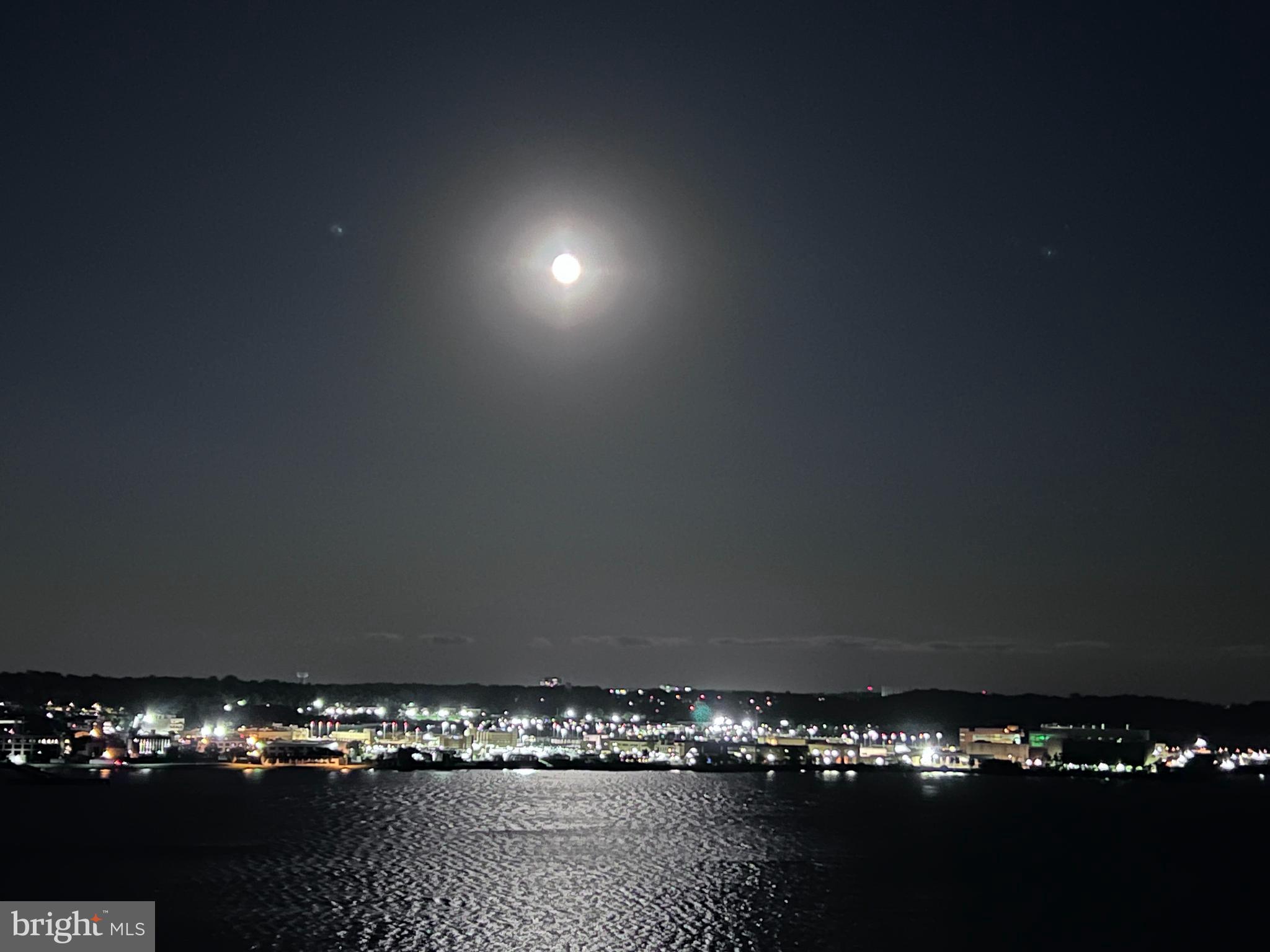 MARINA TOWERS - Residential